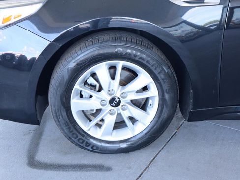 Used 2018 Kia Optima LX FWD image 12