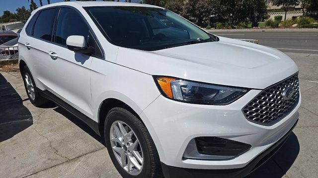 Used 2024 Ford Edge SEL AWD/4WD image 2
