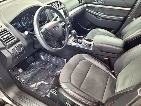 Certified 2019 Ford Explorer XLT w/ XLT Sport Appearance Package AWD/4WD image 10