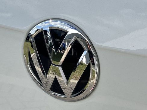 Used 2021 Volkswagen Tiguan SE R-Line image 10