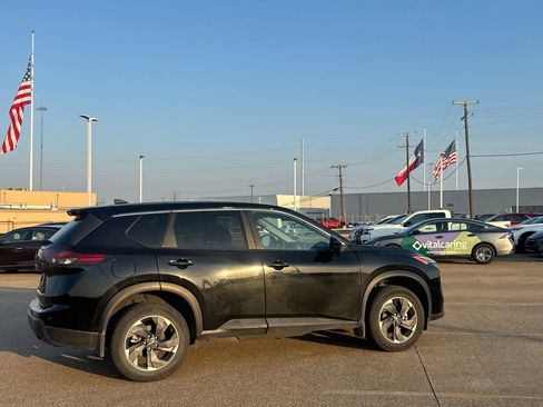 Certified 2024 Nissan Rogue SV FWD image 28