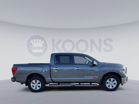 Used 2019 Nissan Titan SV w/ SV Convenience Package image 8