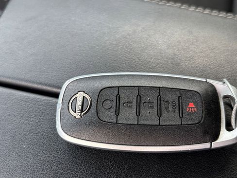 Used 2025 Nissan Rogue SV FWD image 25