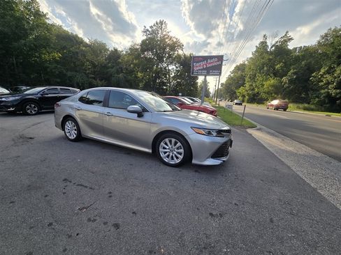 Used 2018 Toyota Camry LE FWD image 1