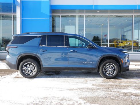 Certified 2025 Chevrolet Traverse LT image 2