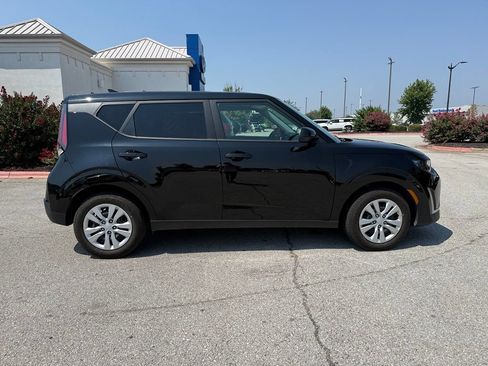Used 2025 Kia Soul LX FWD image 8