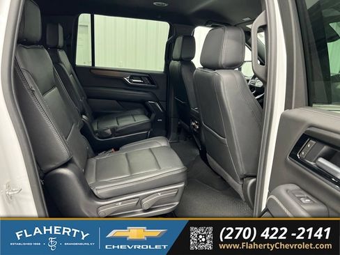 Used 2025 GMC Yukon XL Denali AWD/4WD image 13