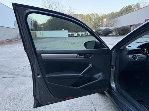 Used 2020 Volkswagen Passat 2.0T SE image 36