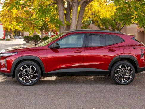 Used 2025 Chevrolet Trax RS image 8