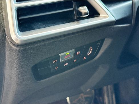 Certified 2025 BMW 330i 330i w/ M Sport Package image 10