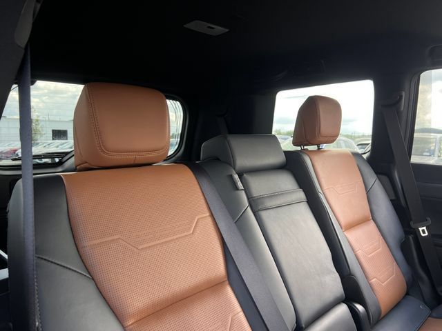 Used 2024 Lexus GX 550 w/ Accessory Package (31) AWD/4WD image 30