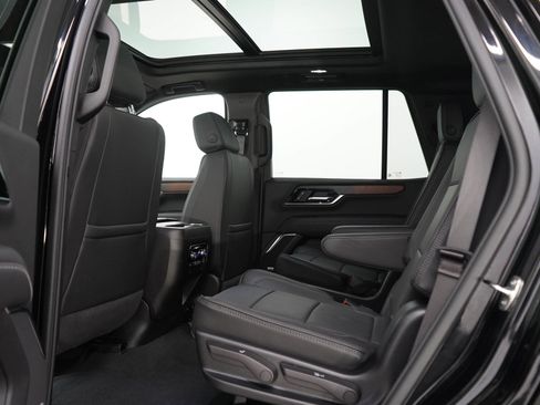 Used 2025 GMC Yukon Denali w/ Sun & Power Step Package AWD/4WD image 18