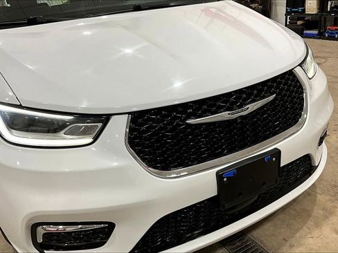 Used 2022 Chrysler Pacifica Limited FWD image 28