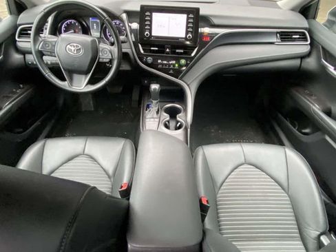 Used 2024 Toyota Camry SE image 9
