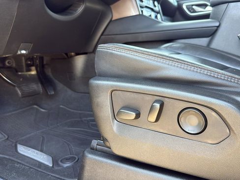 Used 2021 Chevrolet Tahoe High Country w/ Premium Package image 11