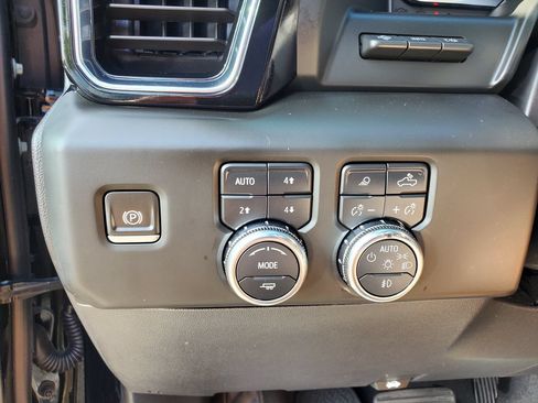 Used 2024 GMC Sierra 1500 Denali w/ Technology Package AWD/4WD image 30