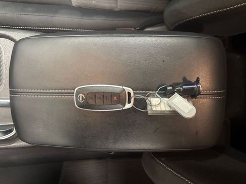 Used 2025 Nissan Sentra SV image 22