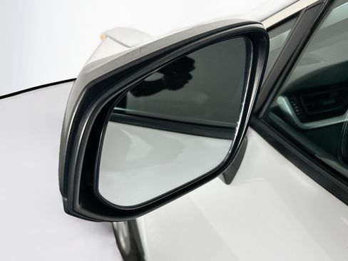 Used 2020 Toyota RAV4 LE AWD/4WD image 16