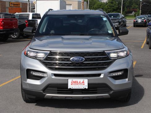 Used 2023 Ford Explorer XLT w/ Equipment Group 202A RWD image 2