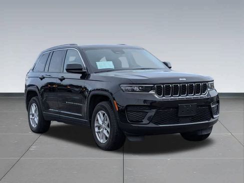 Used 2023 Jeep Grand Cherokee Laredo AWD/4WD image 8
