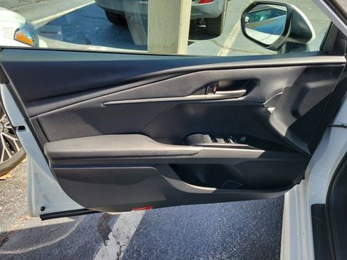 Used 2025 Toyota Camry SE w/ Convenience Package image 8