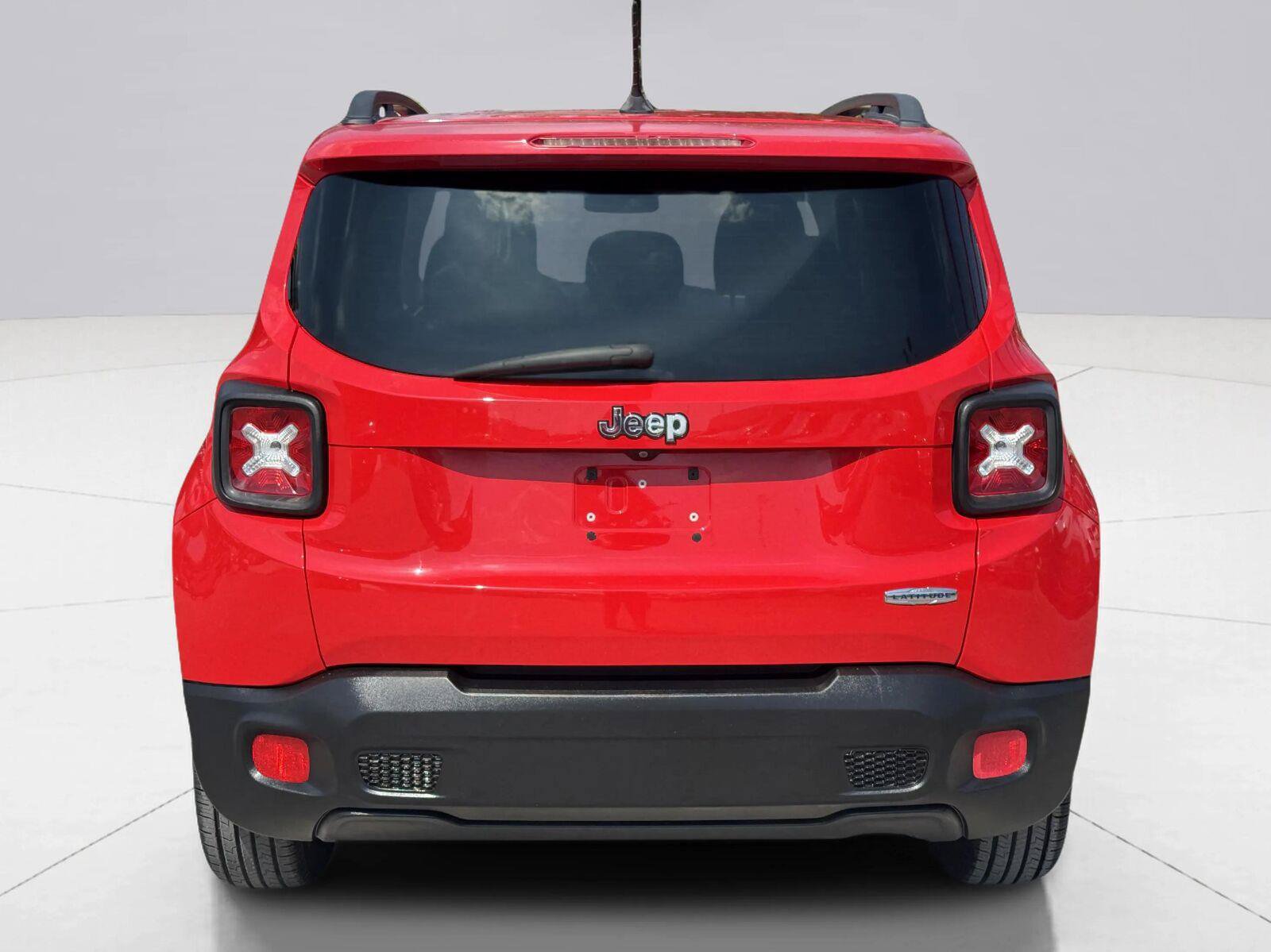 Used 2015 Jeep Renegade Latitude w/ Popular Equipment Group FWD image 5