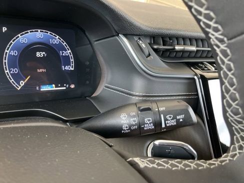Used 2025 Jeep Grand Cherokee Laredo X RWD image 31