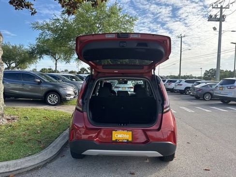 Used 2025 Kia Soul LX w/ LX Technology Package FWD image 19