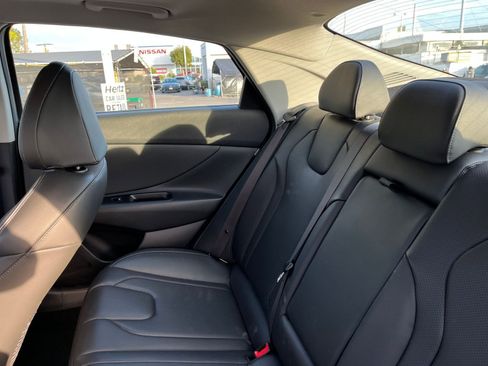 Used 2025 Hyundai Elantra Limited image 39