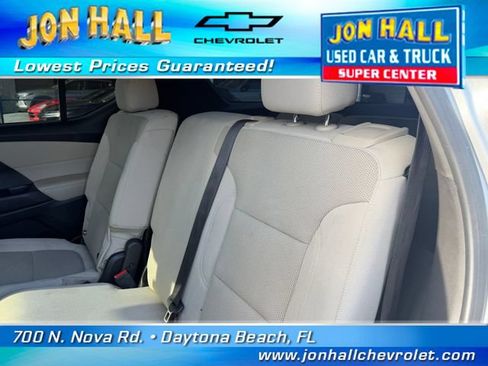 Used 2022 Chevrolet Traverse LS FWD image 17