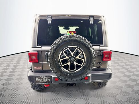 Used 2025 Jeep Wrangler Unlimited Rubicon AWD/4WD image 6