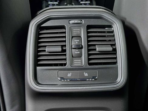 Certified 2025 Porsche Macan image 27