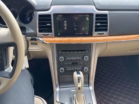 Used 2010 Lincoln MKZ image 11