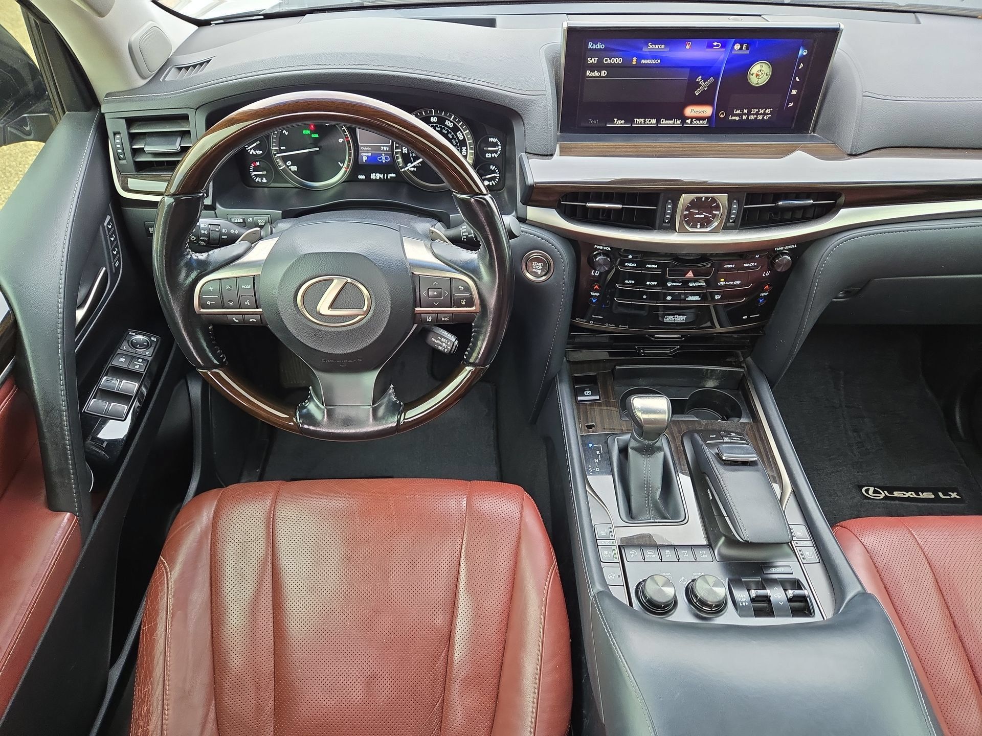 Used 2019 Lexus LX 570 4WD w/ Luxury Package image 14