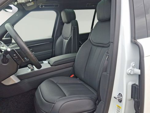 New 2025 Land Rover Range Rover SE image 3