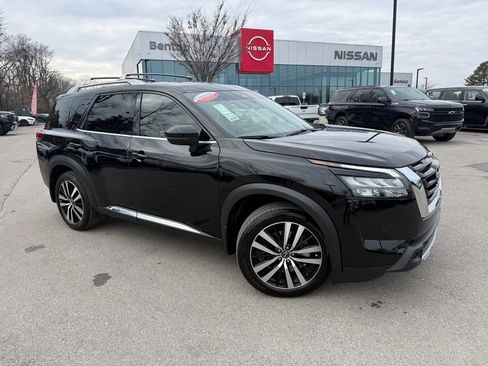 Certified 2025 Nissan Pathfinder Platinum image 49