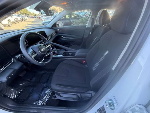 Used 2025 Hyundai Elantra SEL image 23