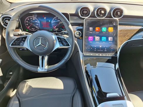 Used 2025 Mercedes-Benz GLC 300 image 9