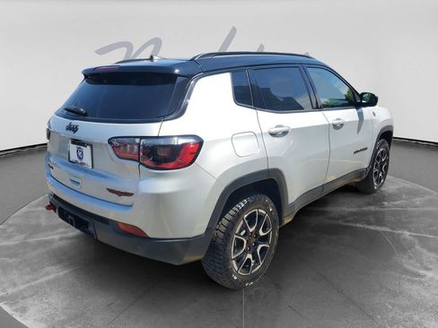 Used 2025 Jeep Compass Trailhawk w/ Trailer Tow Group AWD/4WD image 7