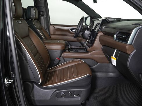 Used 2026 GMC Yukon Denali Ultimate AWD/4WD image 9