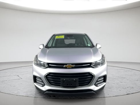 Used 2020 Chevrolet Trax LS w/ Tint and Cruise Package AWD/4WD image 8