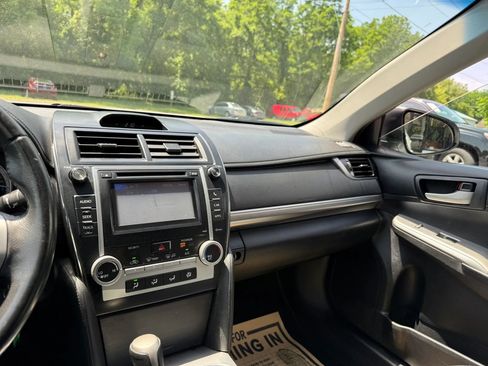 Used 2012 Toyota Camry SE FWD image 10