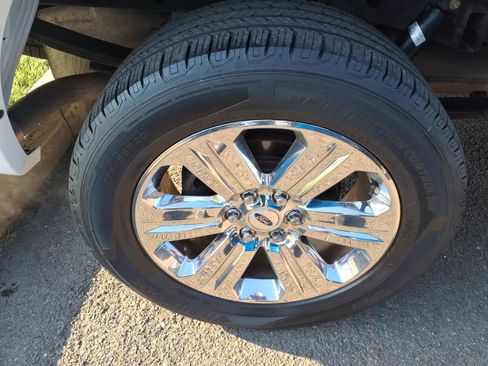 Used 2020 Ford F150 Lariat w/ Equipment Group 502A Luxury AWD/4WD image 19