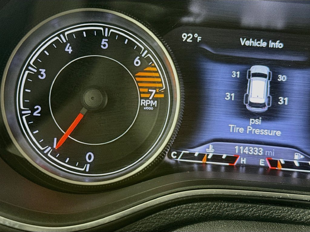 Used 2019 Jeep Cherokee Limited FWD image 14