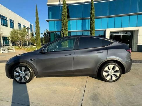 Used 2024 Tesla Model Y Long Range AWD/4WD image 5