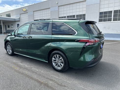 Used 2022 Toyota Sienna XLE FWD image 4