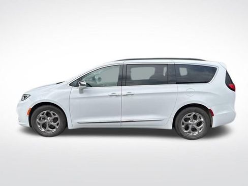 Used 2022 Chrysler Pacifica Limited image 2