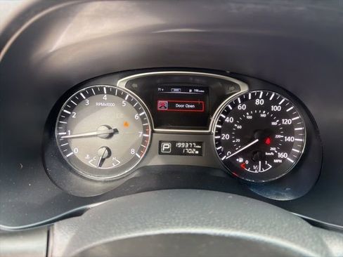 Used 2015 Nissan Pathfinder S image 12