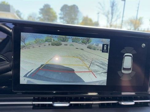 Used 2022 Kia Carnival EX image 21