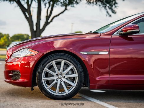 Used 2012 Jaguar XJ image 4